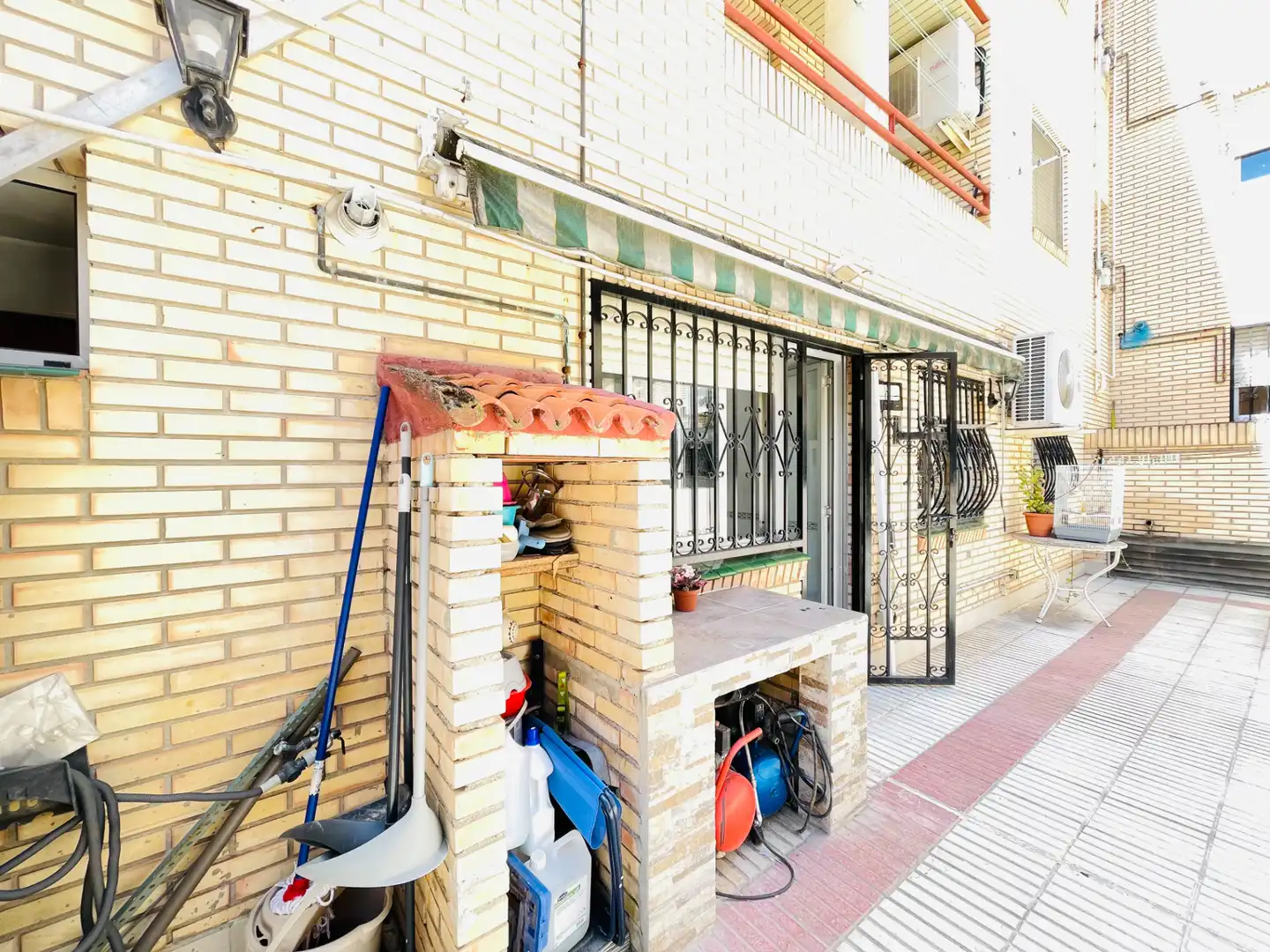 Vista exterior de Piso en venta en Zaragoza con Aire acondicionado, Calefacción y Jardín privado