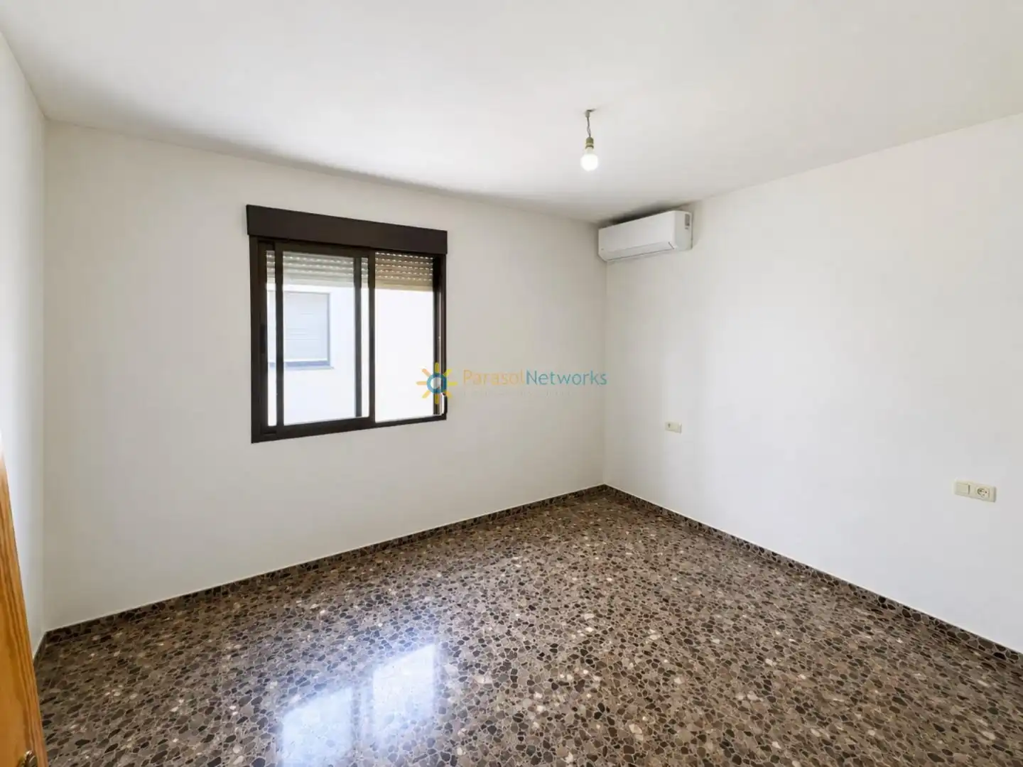 Flat for sale in Oliva  with Air Conditioner and Balcony
