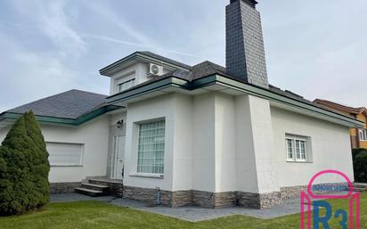 Vista exterior de Casa o xalet en venda en León Capital  amb Aire condicionat i Calefacció