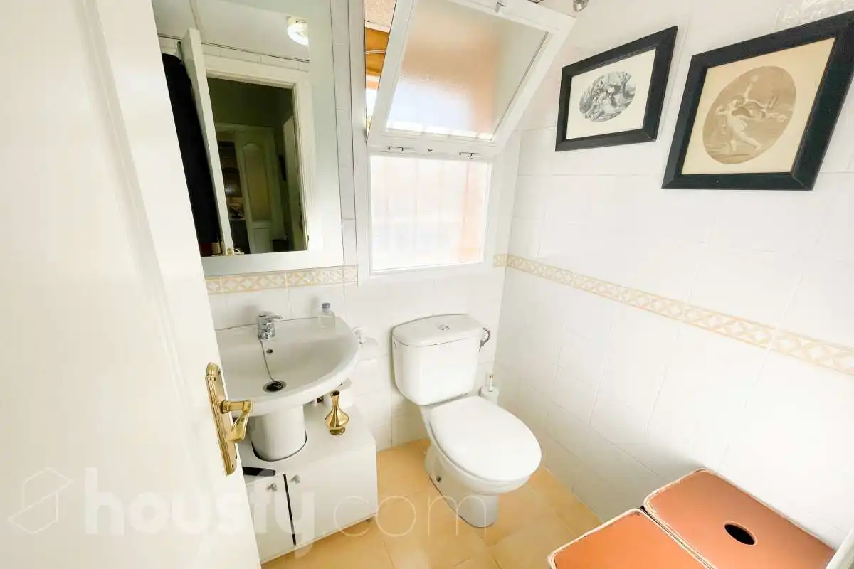 Bany de Casa o xalet en venda en Bormujos amb Aire condicionat, Jardí privat i Terrassa