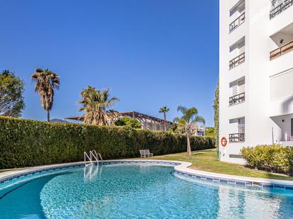 Schwimmbecken von Wohnung zum verkauf in Marbella mit Klimaanlage