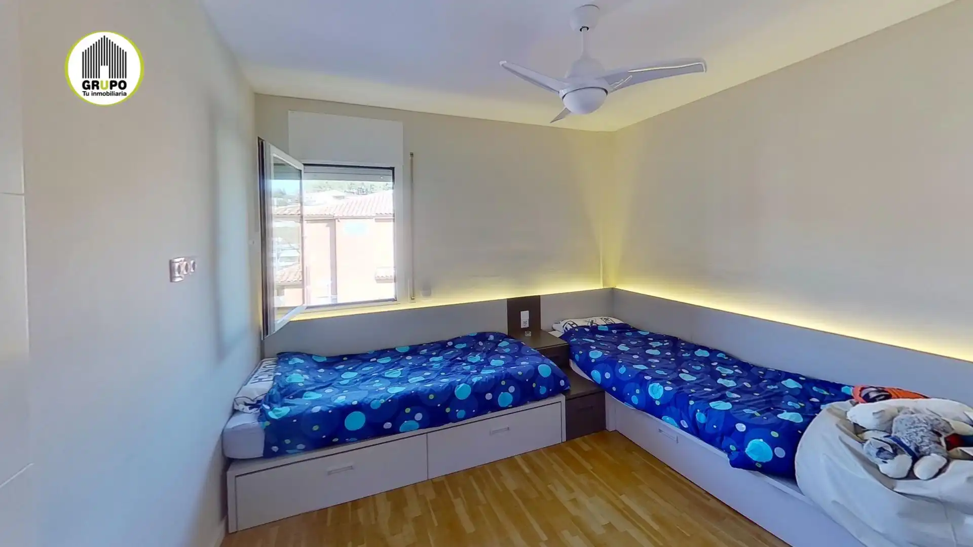 Bedroom of Flat for rent in Begues  with Heating, Private garden and Parquet flooring