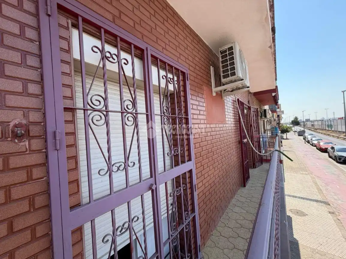 Exterior view of Attic for sale in Sevilla  with Air Conditioner and Balcony