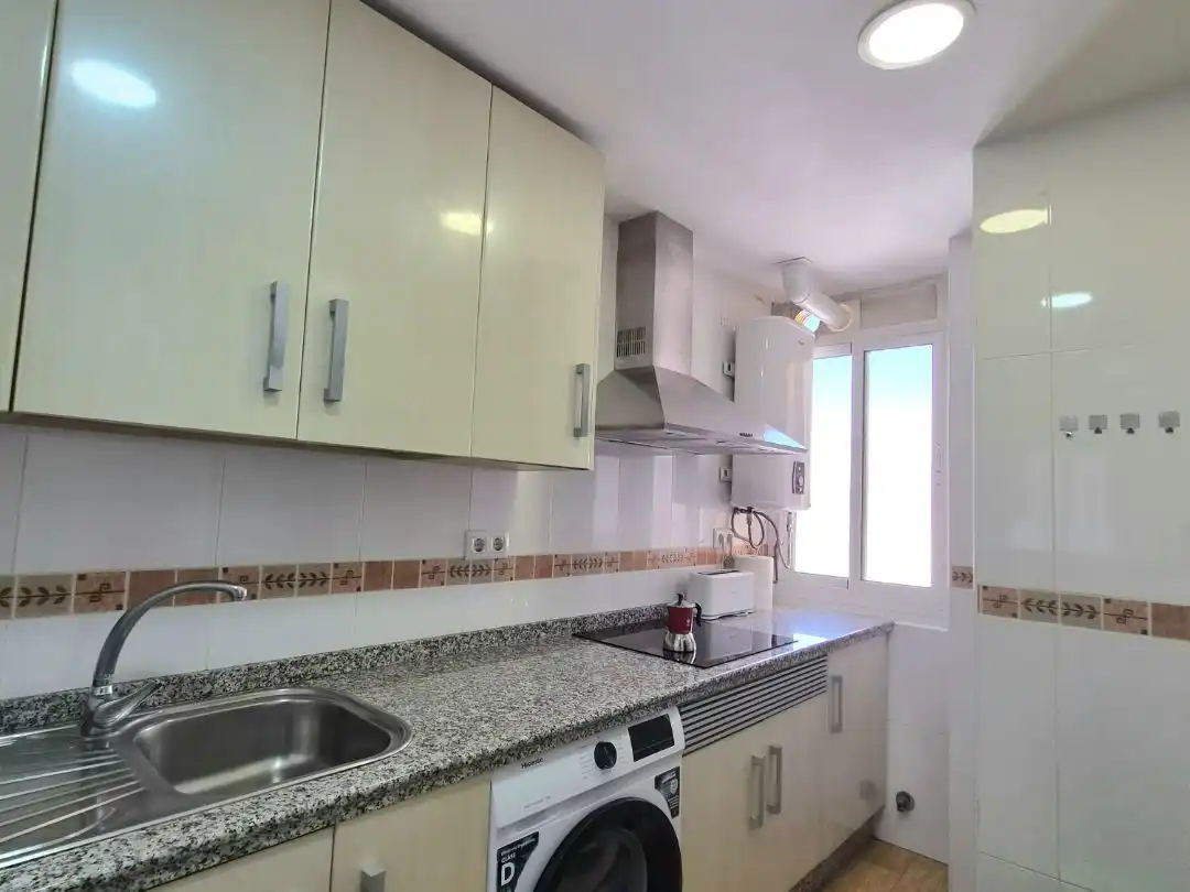 Kitchen of Flat for share in Macarena