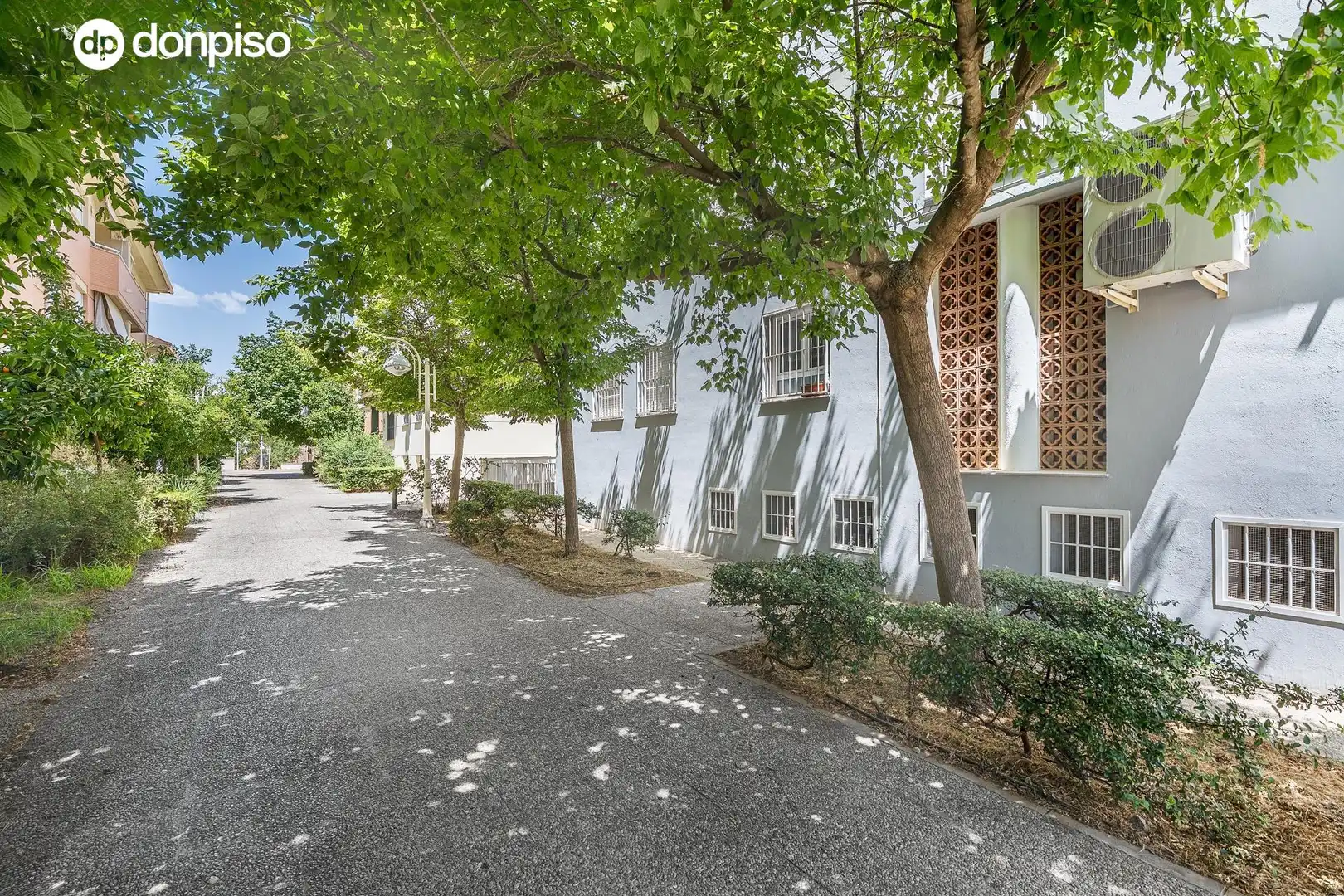 Vista exterior de Piso en venta en Granada con Aire acondicionado, Calefacción y Terraza