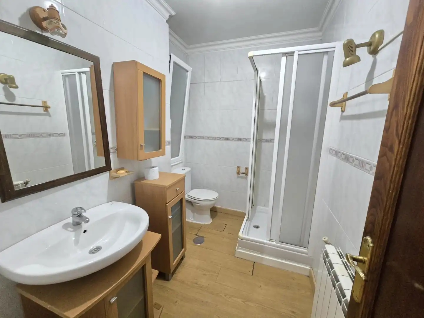 Baño de Piso de alquiler en Vigo  con Calefacción, Parquet y Amueblado