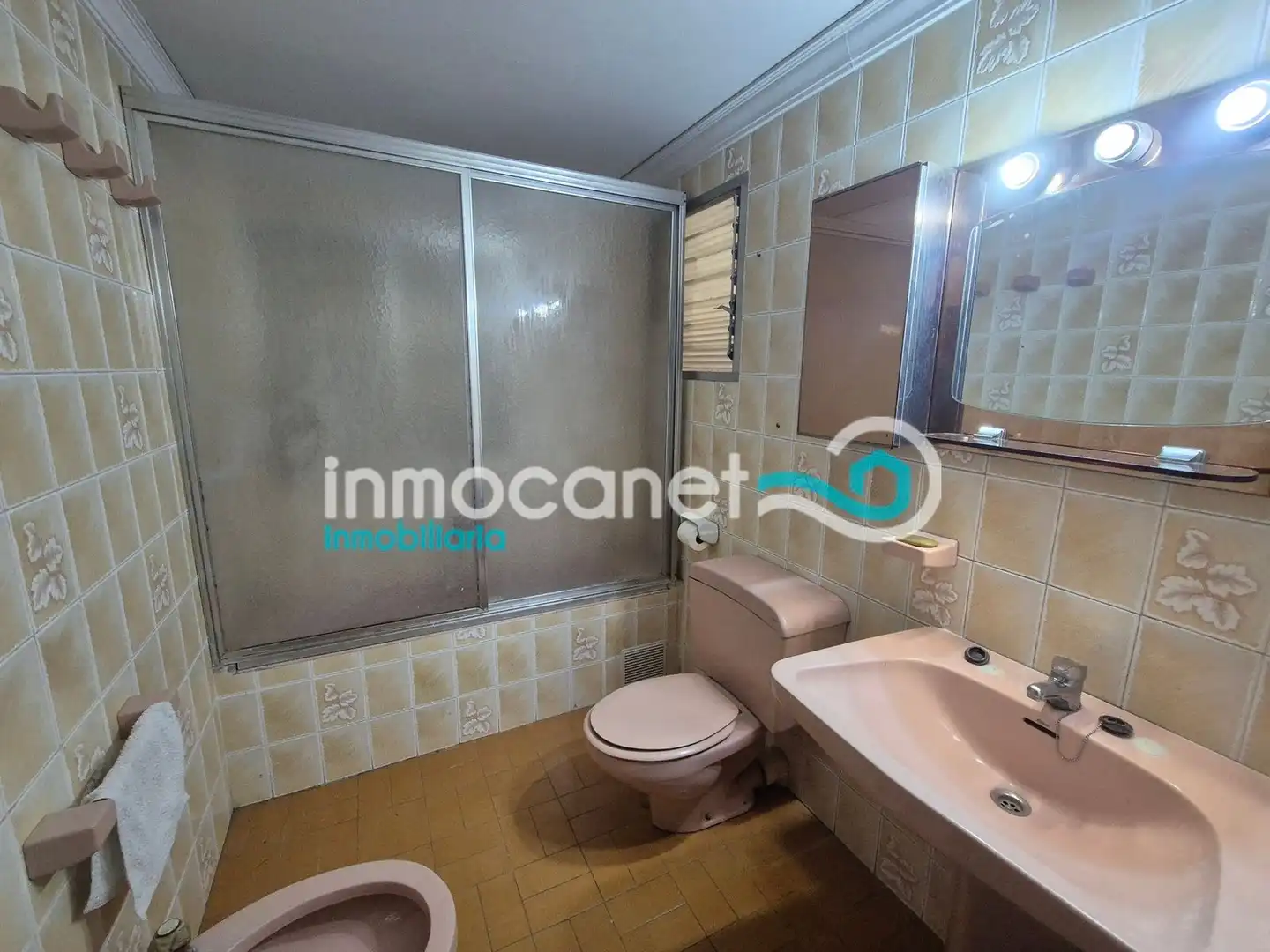 Badezimmer von Wohnungen zum Verkauf in Oliva mit Klimaanlage, Terrasse und Balkon