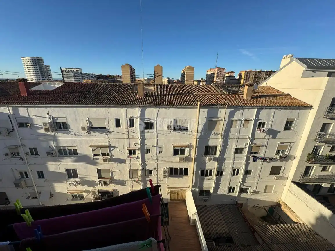 Vista exterior de Piso en venta en Valencia con Aire acondicionado y Balcón