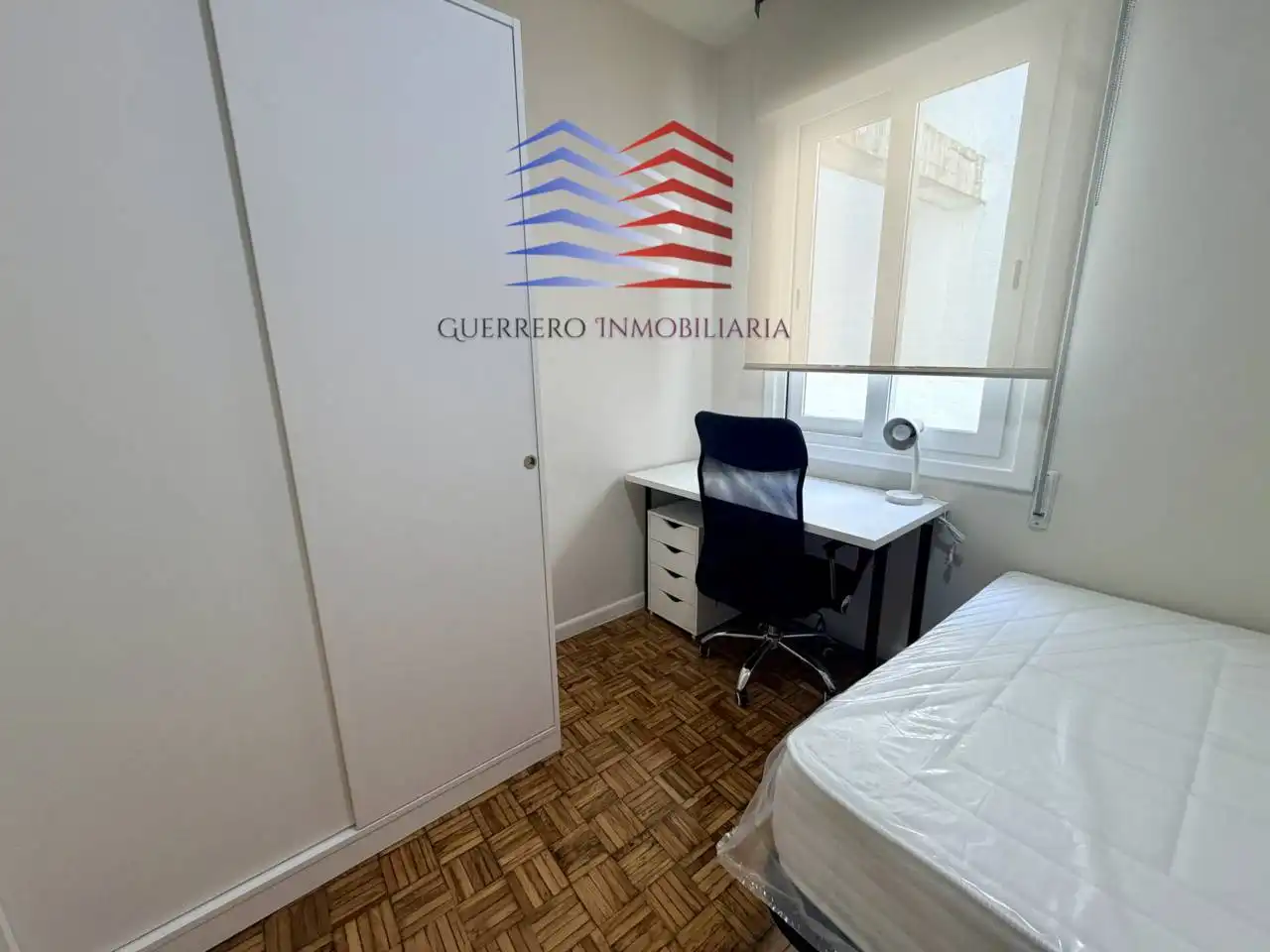 Schlafzimmer von Wohnung zur Miete in Ourense Capital  mit Heizung, Parkett und Möbliert
