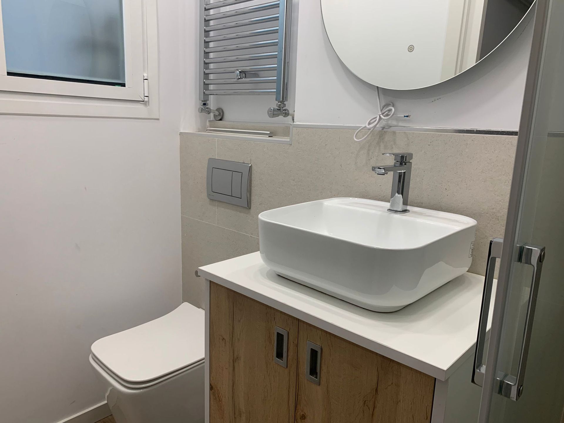 Bathroom of Flat to share in  Madrid Capital  with Air Conditioner, Furnished and Oven