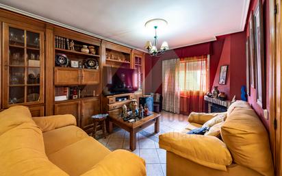 Living room of Single-family semi-detached for sale in Illescas  with Terrace, Swimming Pool and Balcony