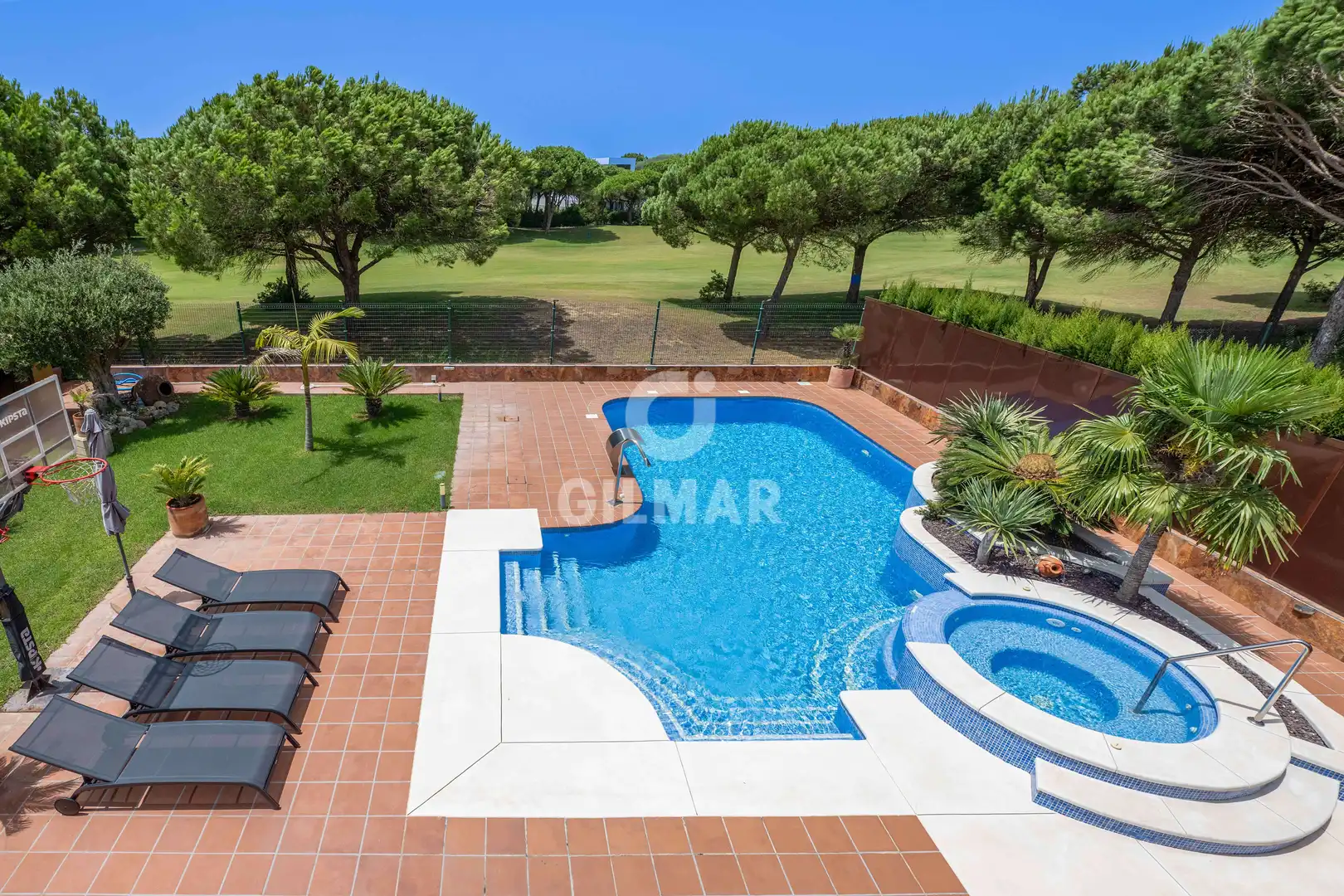 Jardí de Casa o xalet en venda en Chiclana de la Frontera amb Calefacció, Jardí privat i Piscina