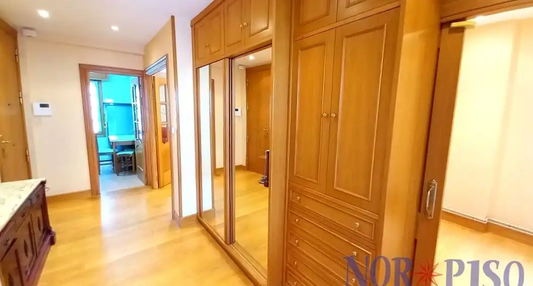 Schlafzimmer von Wohnung zum Verkauf in Bilbao  mit Heizung und Balkon