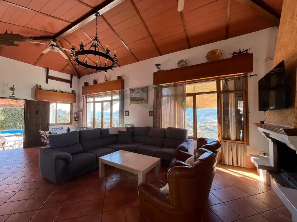 Sala d'estar de Finca rústica en venda en El Gastor