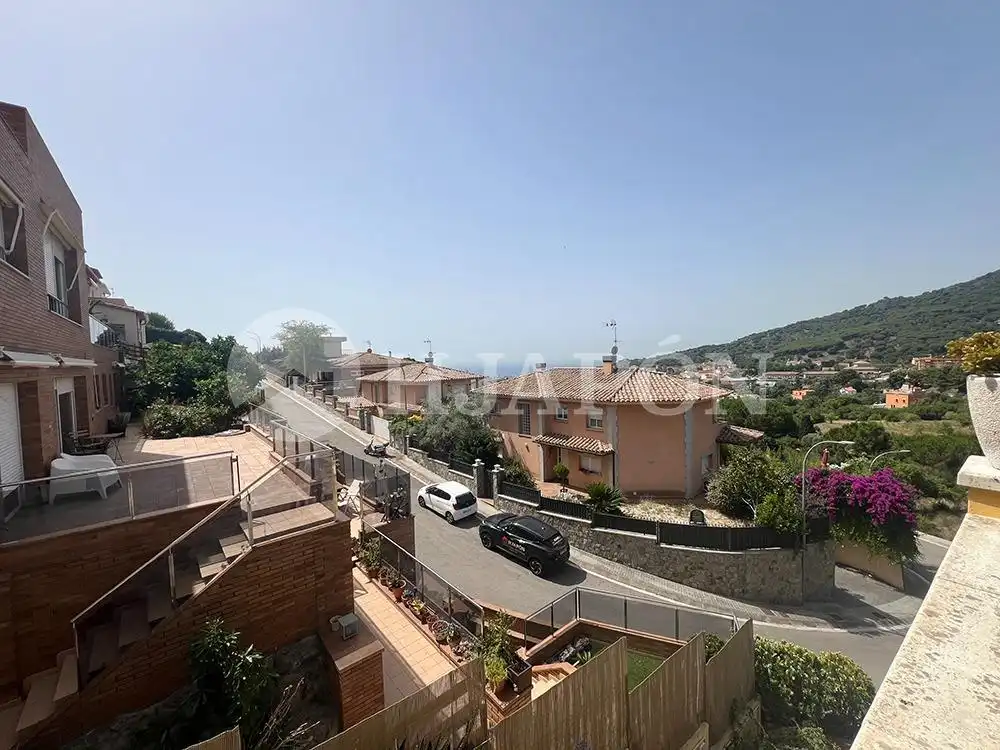 Vista exterior de Casa o xalet en venda en Vilassar de Dalt amb Aire condicionat, Calefacció i Jardí privat