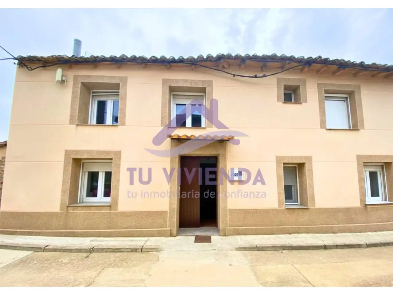 Vista exterior de Casa o xalet de lloguer en Saldaña amb Jardí privat i Moblat