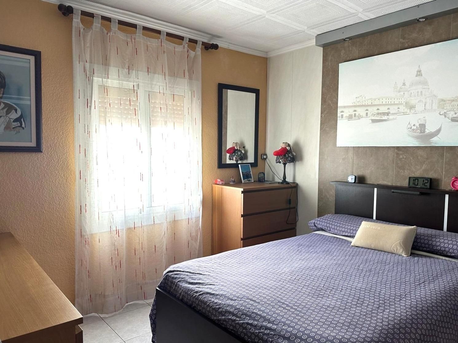 Bedroom of Flat for sale in Santa Coloma de Gramenet  with Air Conditioner