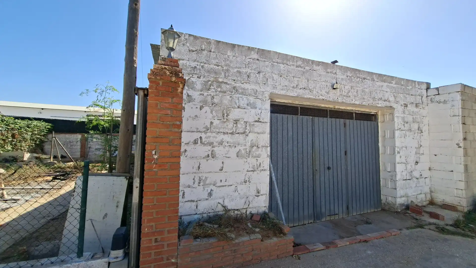 Vista exterior de Casa o xalet en venda en Chiclana de la Frontera amb Jardí privat, Terrassa i Traster