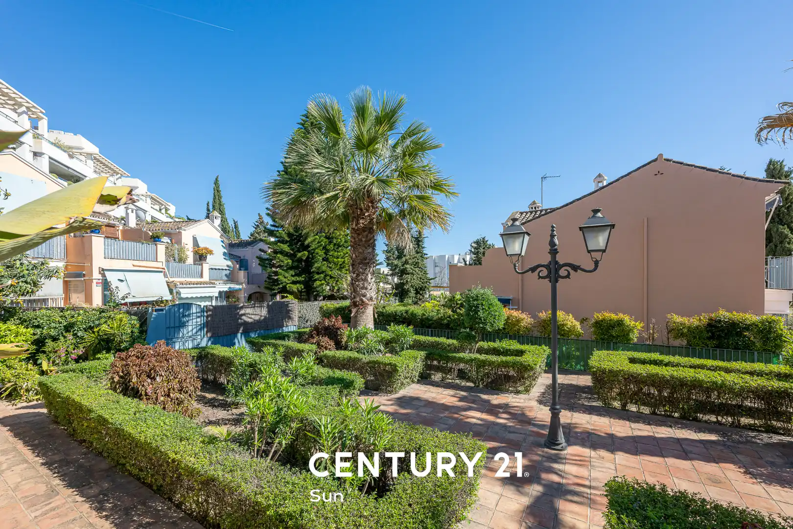 Vista exterior de Casa adosada en venta en Marbella con Aire acondicionado, Calefacción y Jardín privado