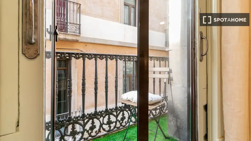 Flat with terrace to rent in Ciutat Vella, imagen 6