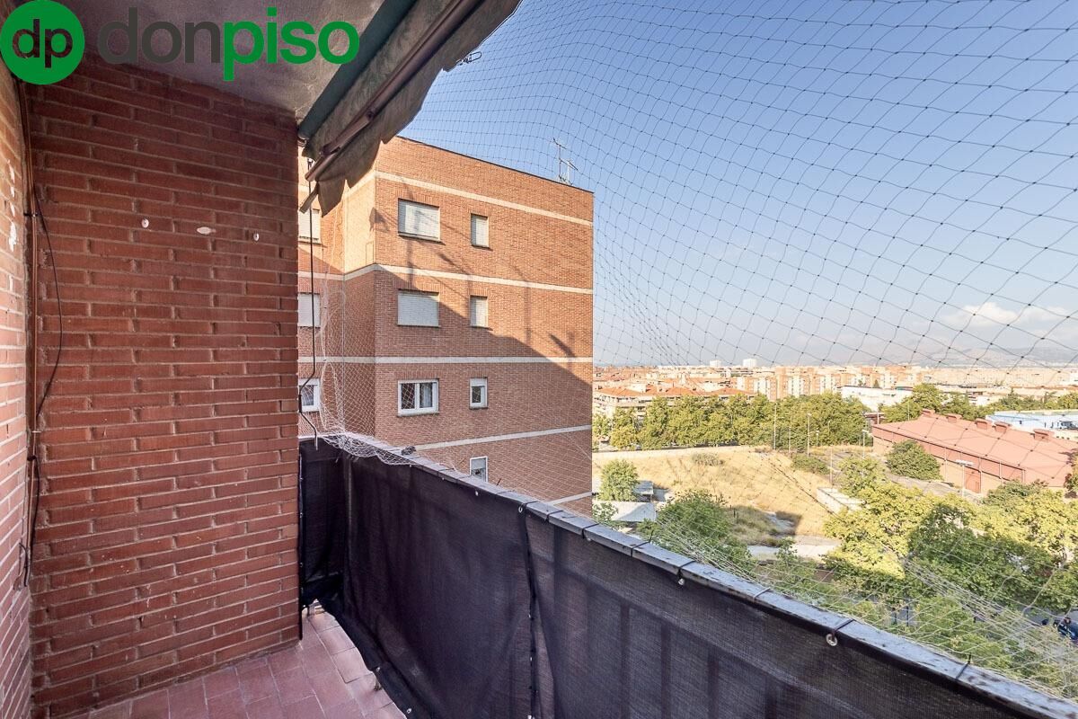Exterior view of Flat for sale in  Granada Capital  with Balcony