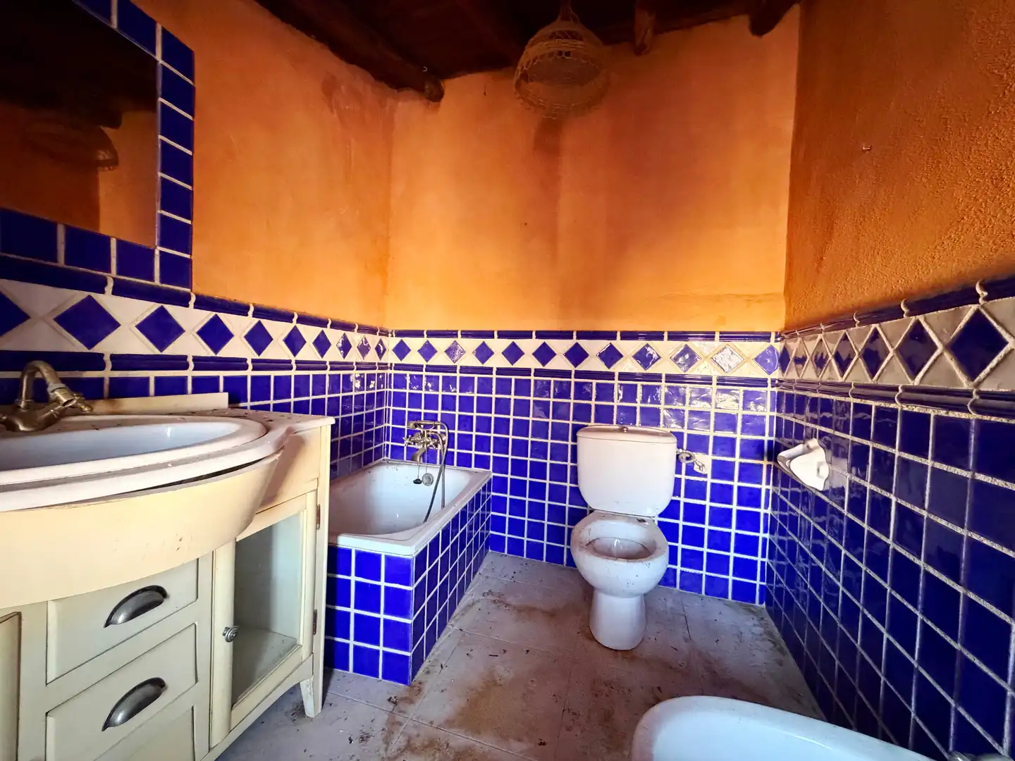 Badezimmer von Country house zum Verkauf in Benadalid