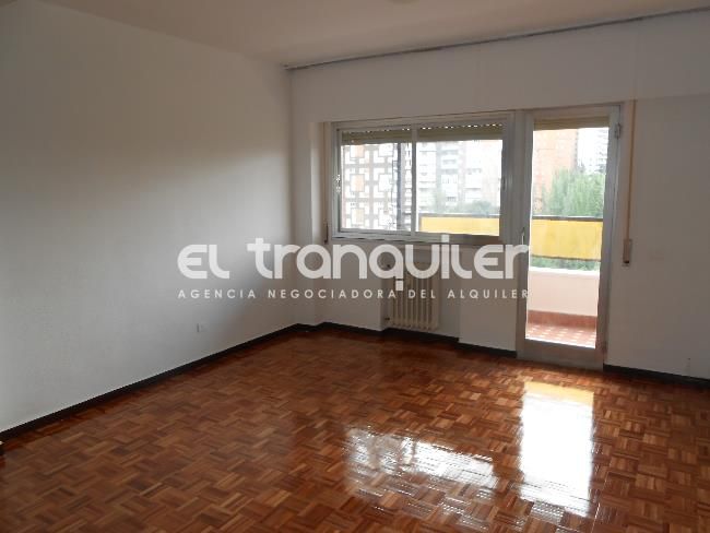Bedroom of Flat to rent in  Madrid Capital  with Parquet flooring and Terrace