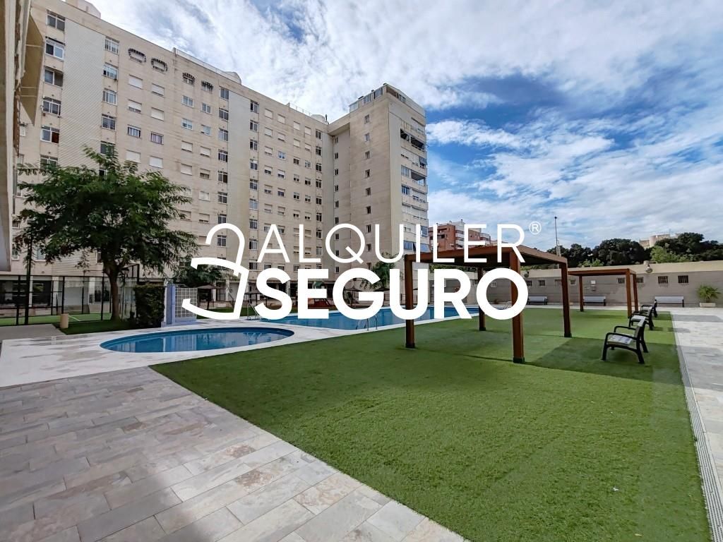 Vista exterior de Pis de lloguer en Alicante / Alacant amb Aire condicionat, Terrassa i Piscina