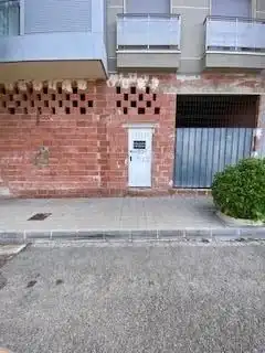 Locale commerciale in vendita a Calle PINTOR JUAN ALBERT 7