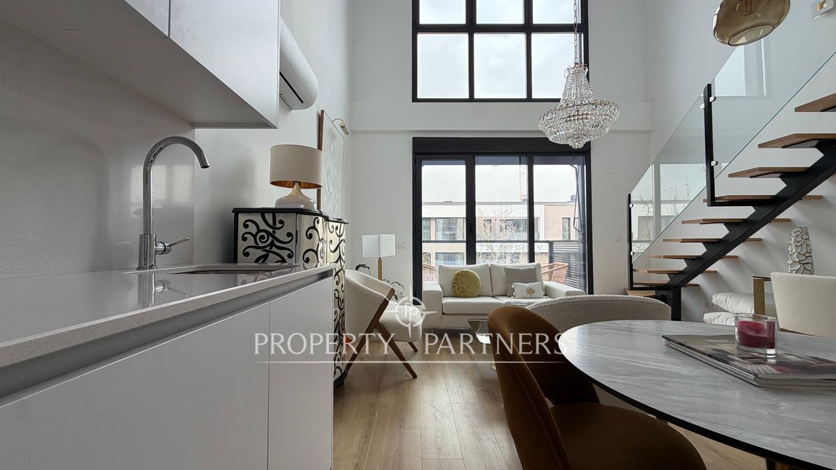 Vista exterior de Dúplex de alquiler en San Sebastián de los Reyes con Aire acondicionado, Calefacción y Jardín privado