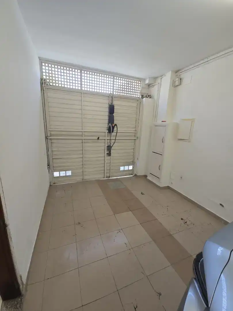 Einfamilien-Reihenhaus zum Verkauf in Mataró mit Klimaanlage und Balkon