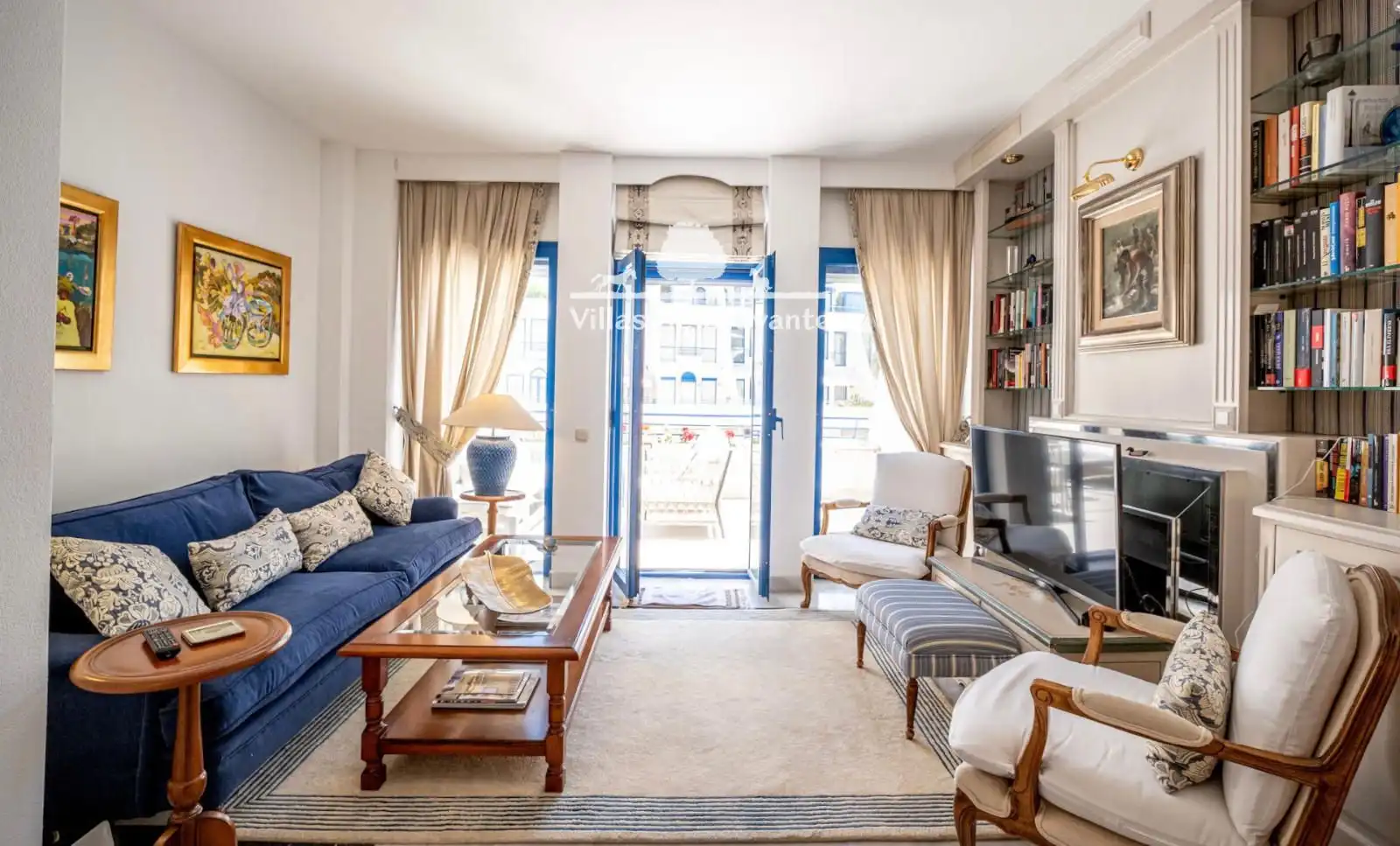 Sala de estar de Dúplex en venta en Marbella con Aire acondicionado, Calefacción y Parquet