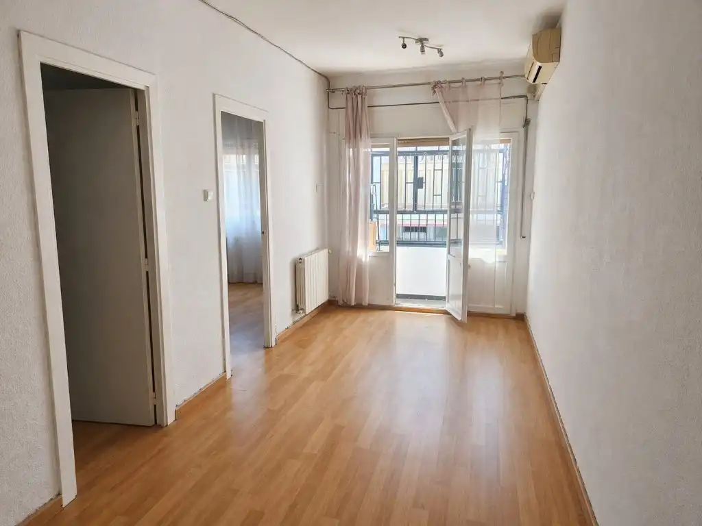 Sala de estar de Piso en venta en  Barcelona Capital con Balcón