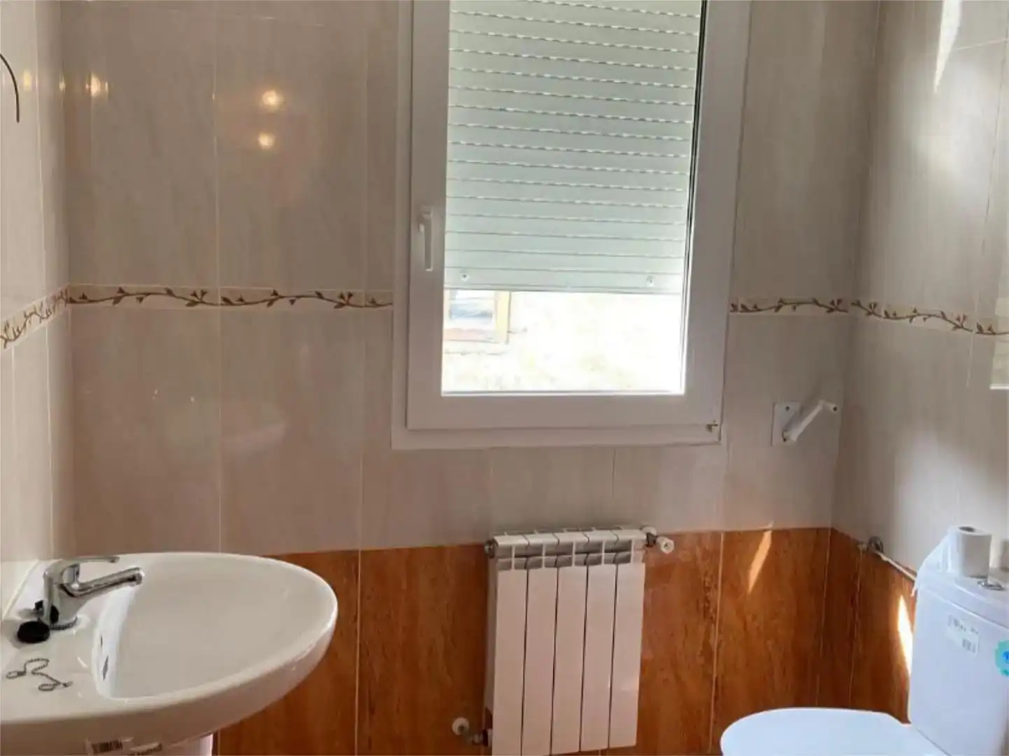 Bathroom of Country homes for sale in Parada de Sil  with Private garden, Parquet flooring and Storage room