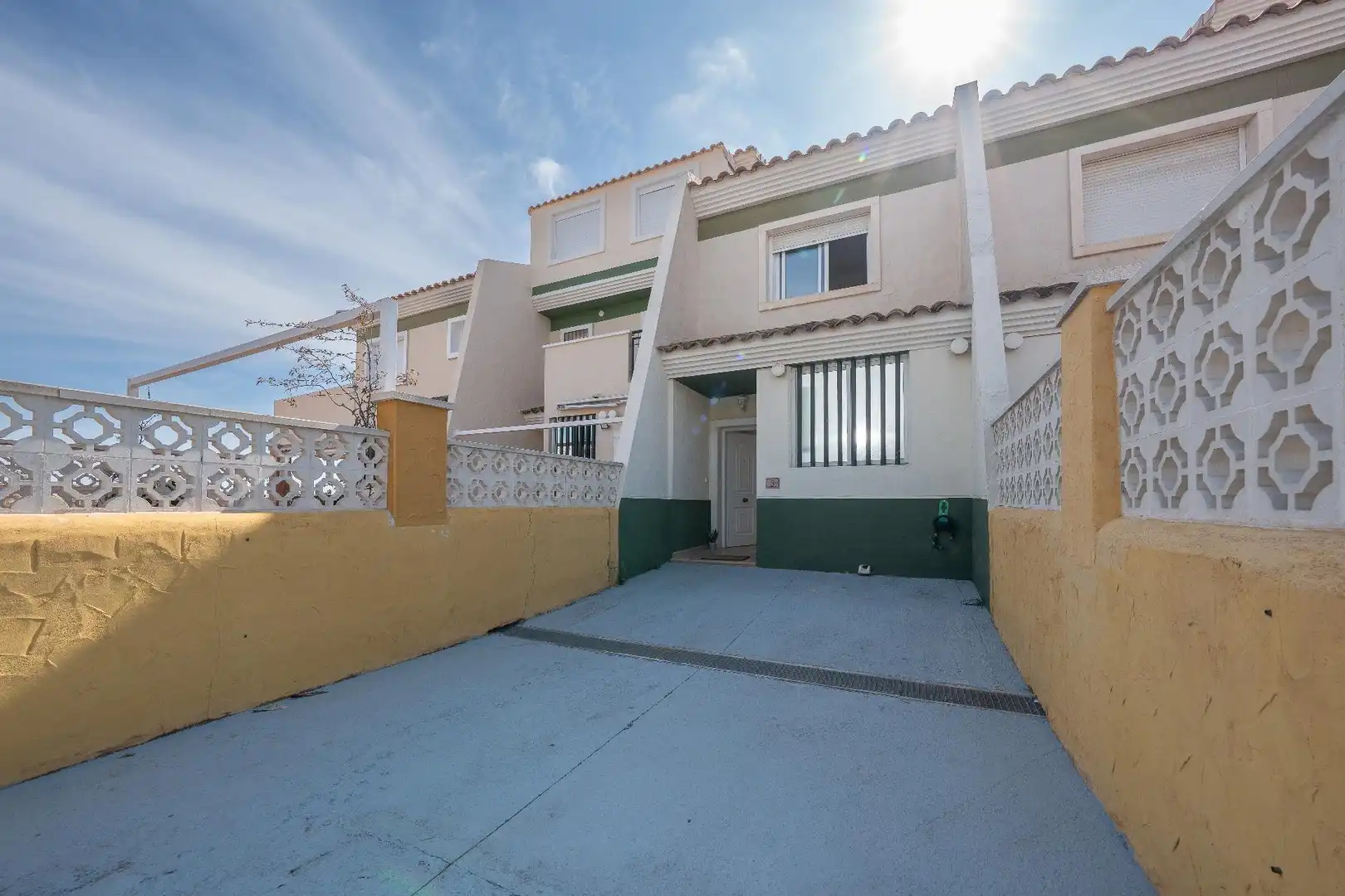 Vista exterior de Casa o chalet en venta en Finestrat con Aire acondicionado, Calefacción y Jardín privado