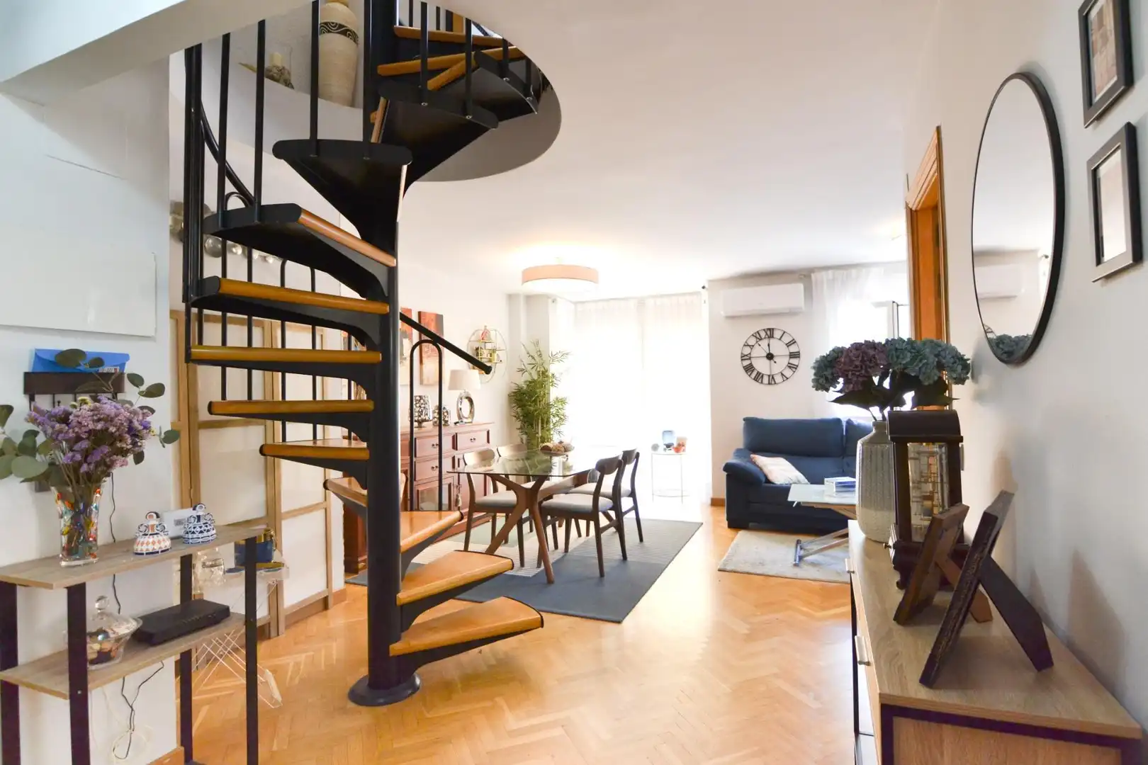 Living room of Duplexes for sale in Villanueva del Pardillo  with Air Conditioner, Heating and Parquet flooring