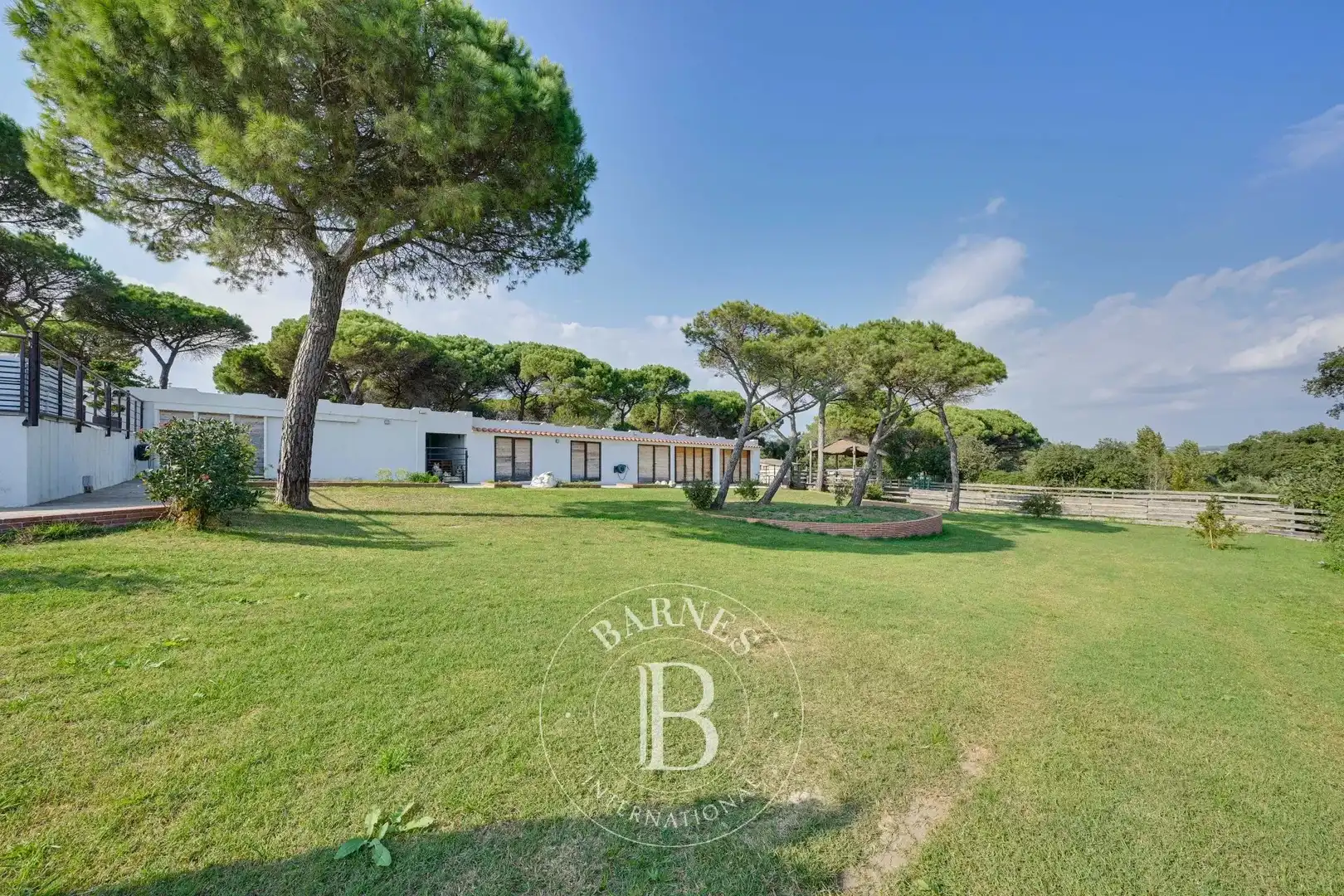 Country homes for sale in Montbarbat