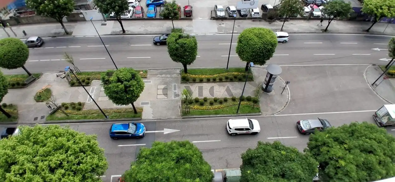 Vista exterior de Piso en venta en Vigo  con Calefacción y Parquet
