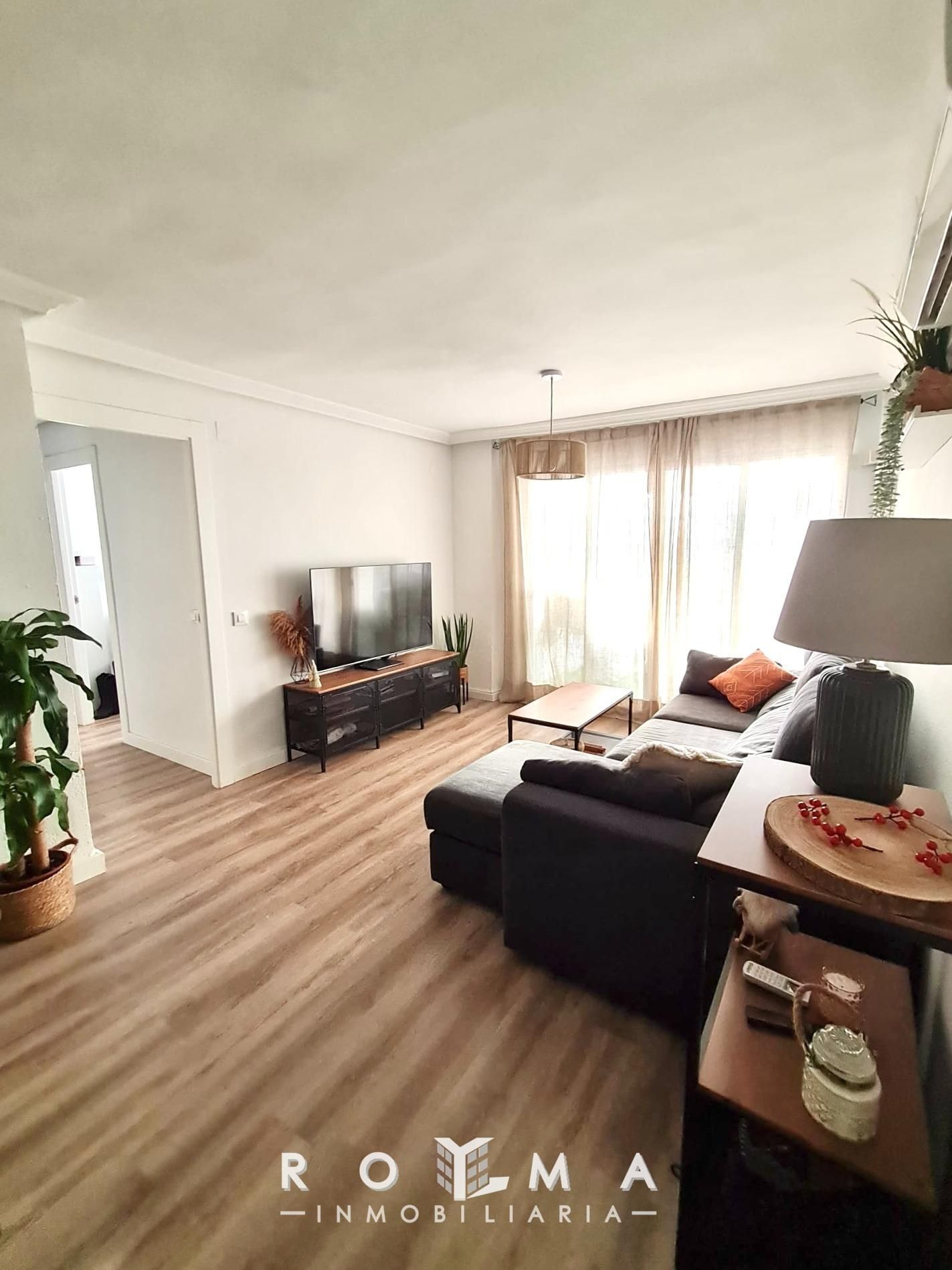 Living room of Flat to rent in  Sevilla Capital  with Air Conditioner, Terrace and Furnished
