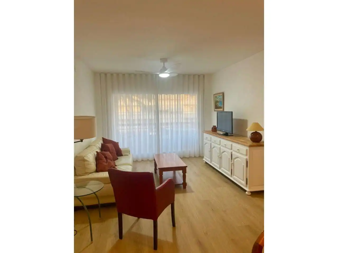 Sala d'estar de Pis de lloguer en Cubelles amb Calefacció, Parquet i Terrassa