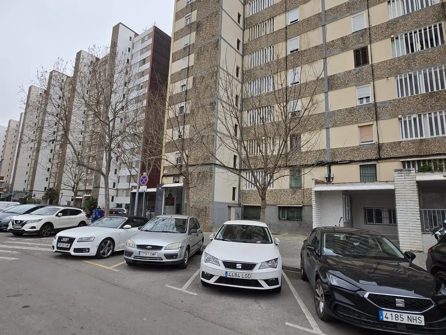 Parking of Flat for sale in L'Hospitalet de Llobregat  with Oven, Balcony and Alarm