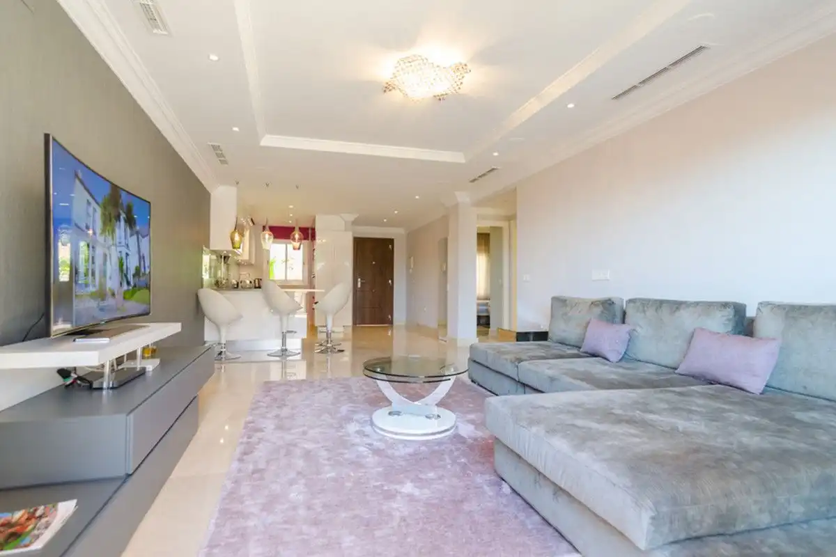 Sala d'estar de Apartament en venda en Marbella amb Aire condicionat, Calefacció i Parquet