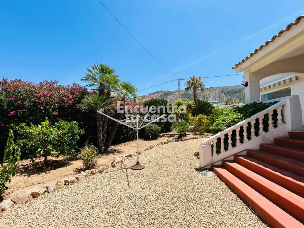 Vista exterior de Casa o xalet en venda en L'Alfàs del Pi amb Aire condicionat, Calefacció i Jardí privat