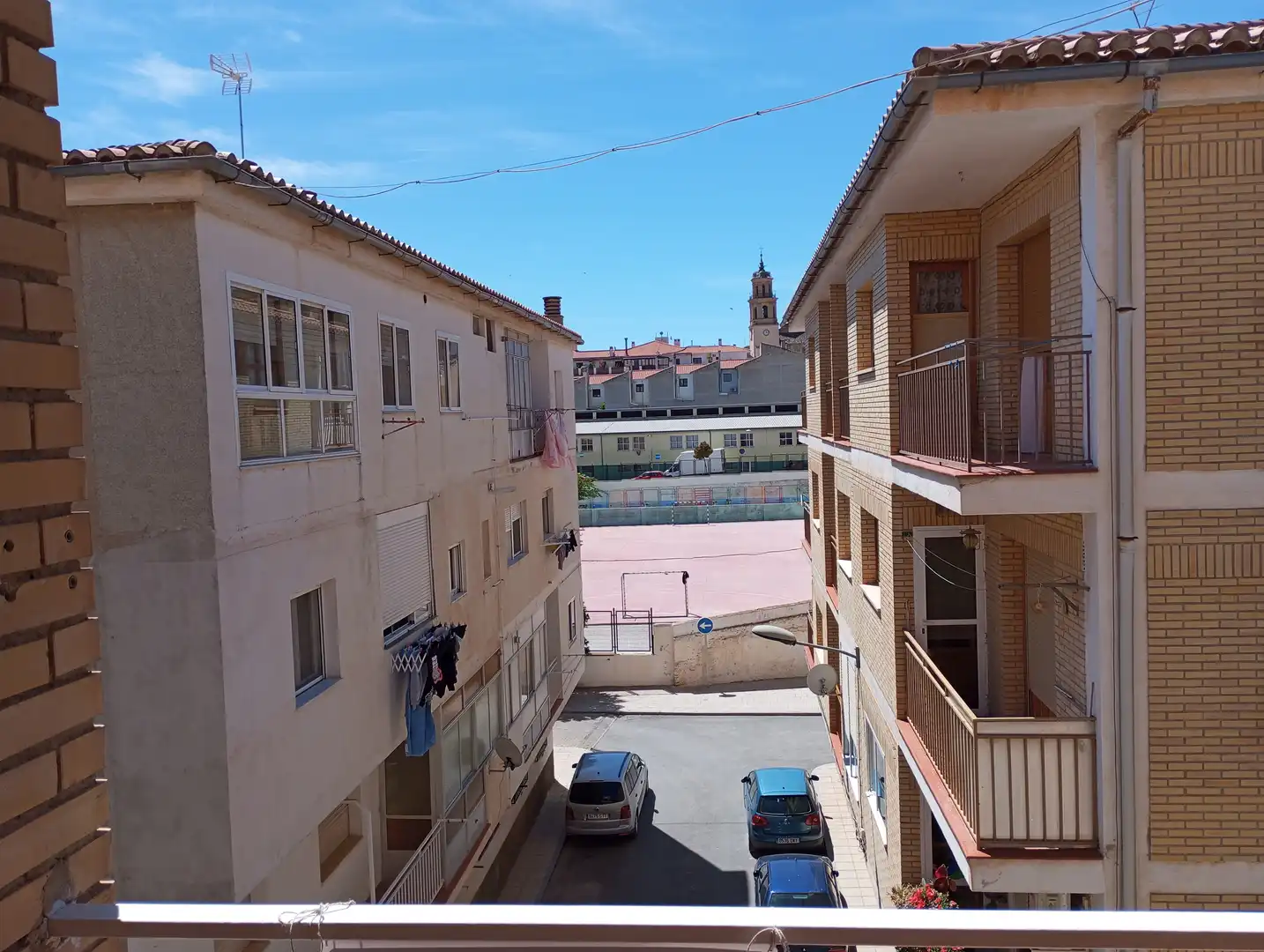 Vista exterior de Pis en venda en Baza amb Moblat i Balcó