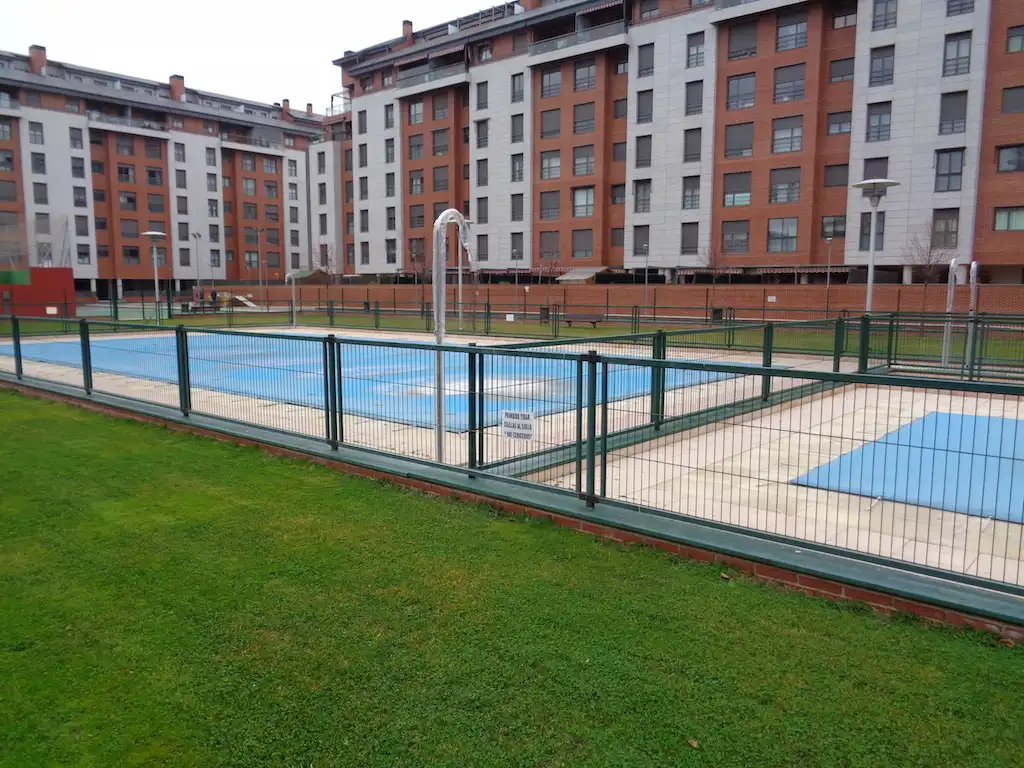 Piscina de Apartamento en venta en Torrejón de Ardoz con Calefacción, Parquet y Trastero