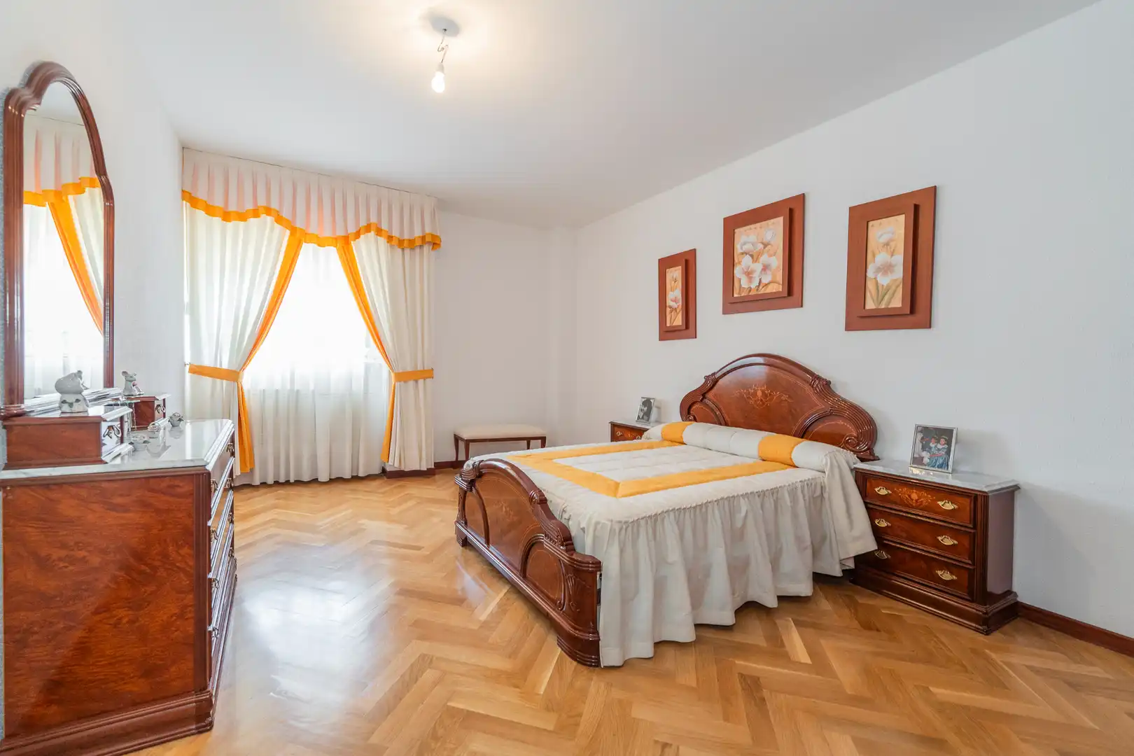 Bedroom of Houses for sale in San Sebastián de los Reyes  with Air Conditioner, Heating and Private garden