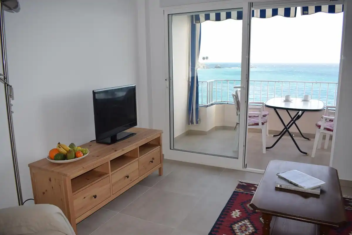 Habitación de Apartamento de alquiler en Almuñécar con Aire acondicionado, Terraza y Amueblado
