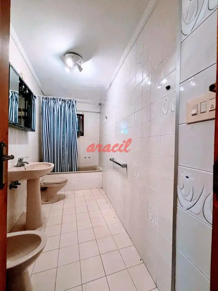 Baño de Casa o chalet en venta en Ourense Capital  con Calefacción, Jardín privado y Terraza