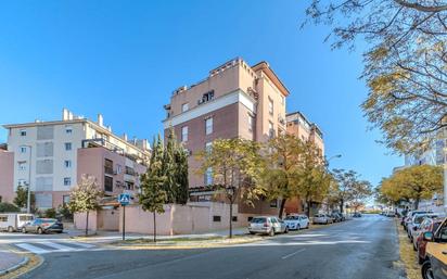 Vista exterior de Pis en venda en  Granada Capital amb Calefacció i Balcó