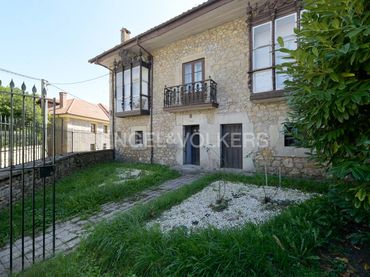 Haus mit Balkon zum Verkauf in Barrio Cerrazo